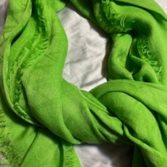 Almost New Michele Wang Bright Green Colored Wrap Scarf - Picture 5 of 7